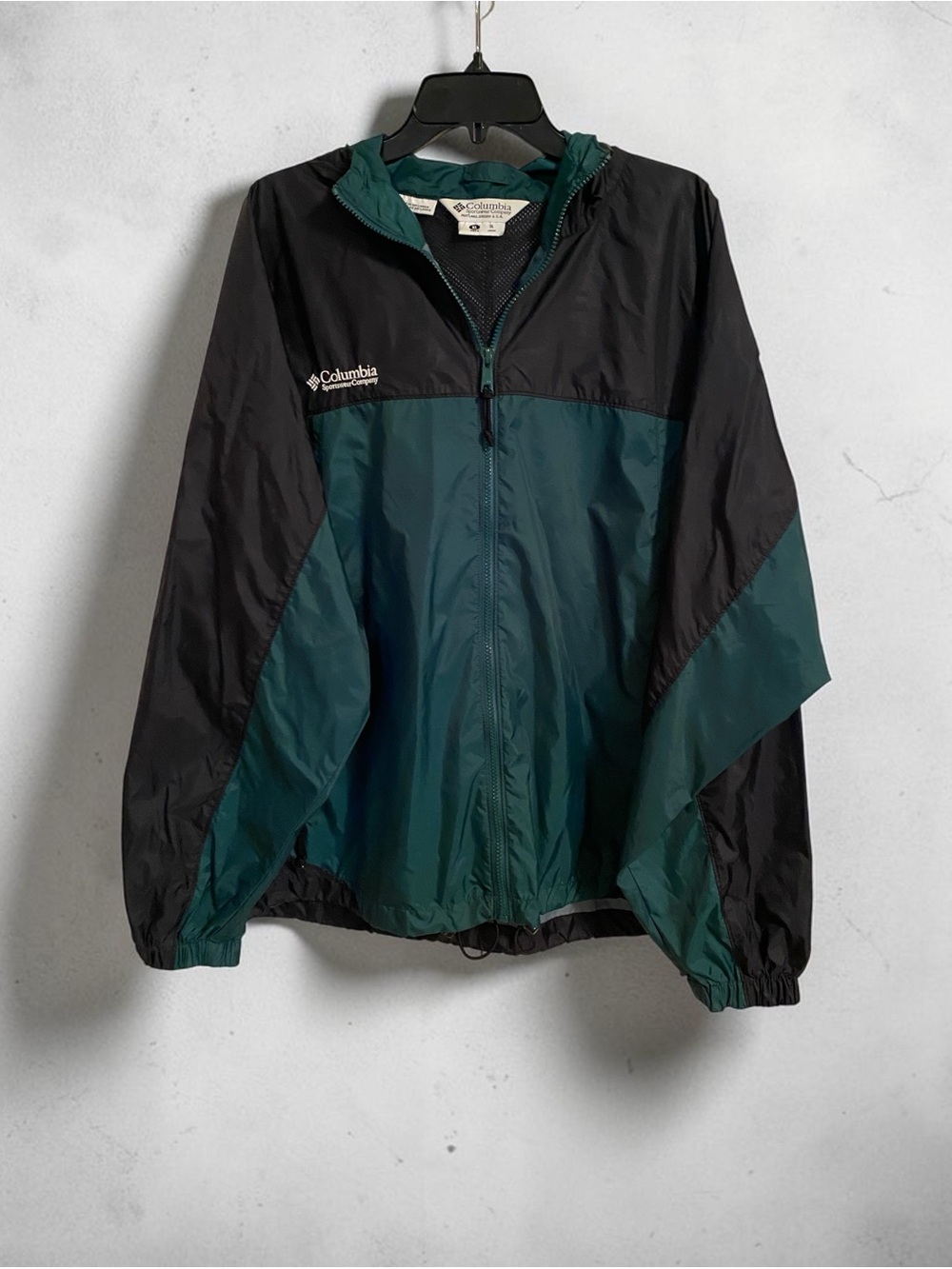 Columbia Men’s Black and Green Lightweight Packable Windbreaker, Size XL